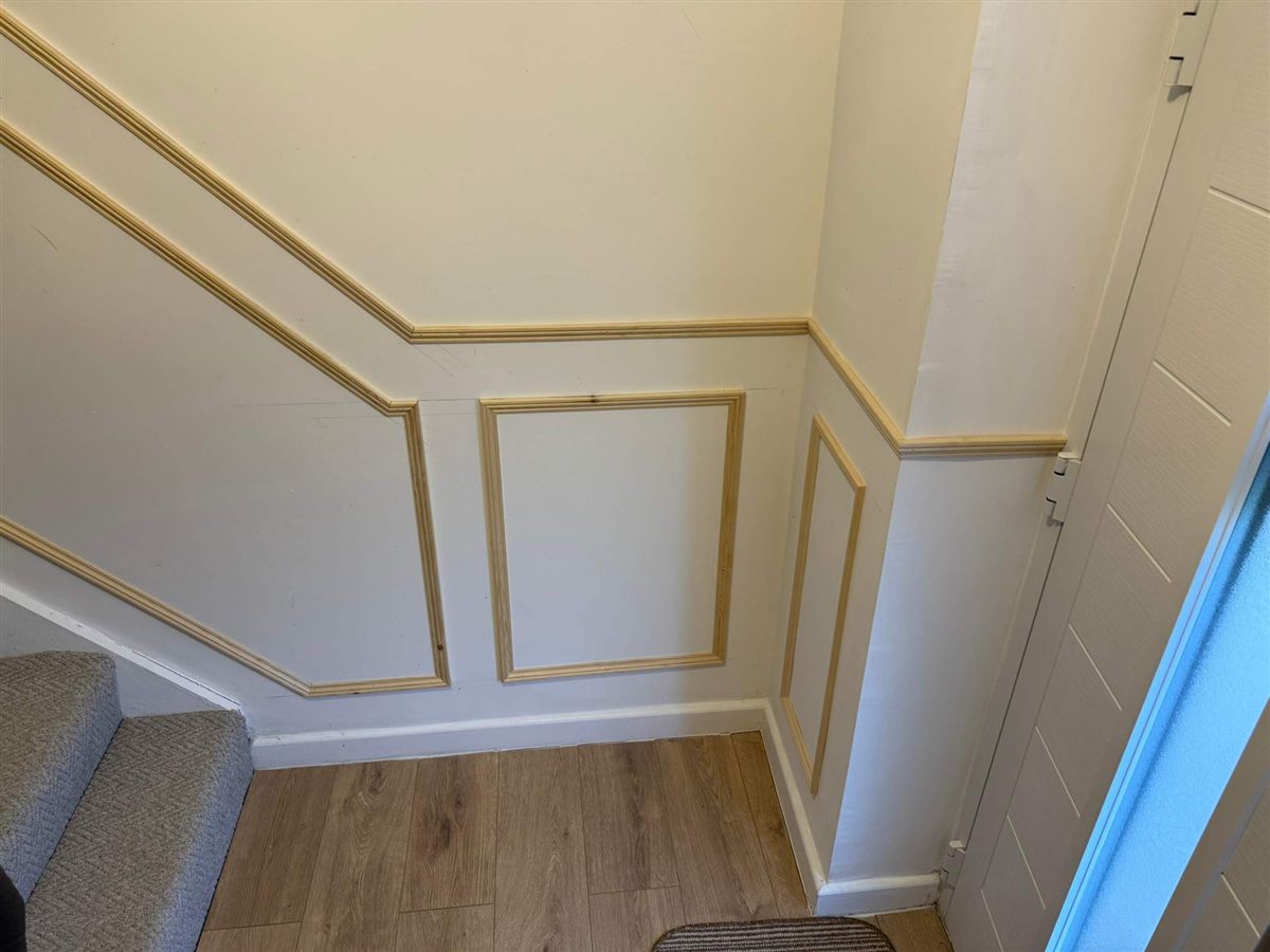Decorative wall panelling and oak flooring